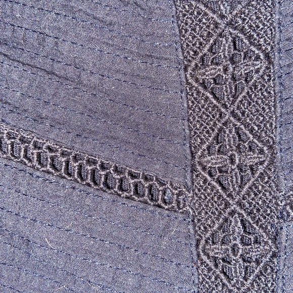 Talbots 2X Navy embroidered & pleated ladder crochet boho top. - Picture 6 of 13